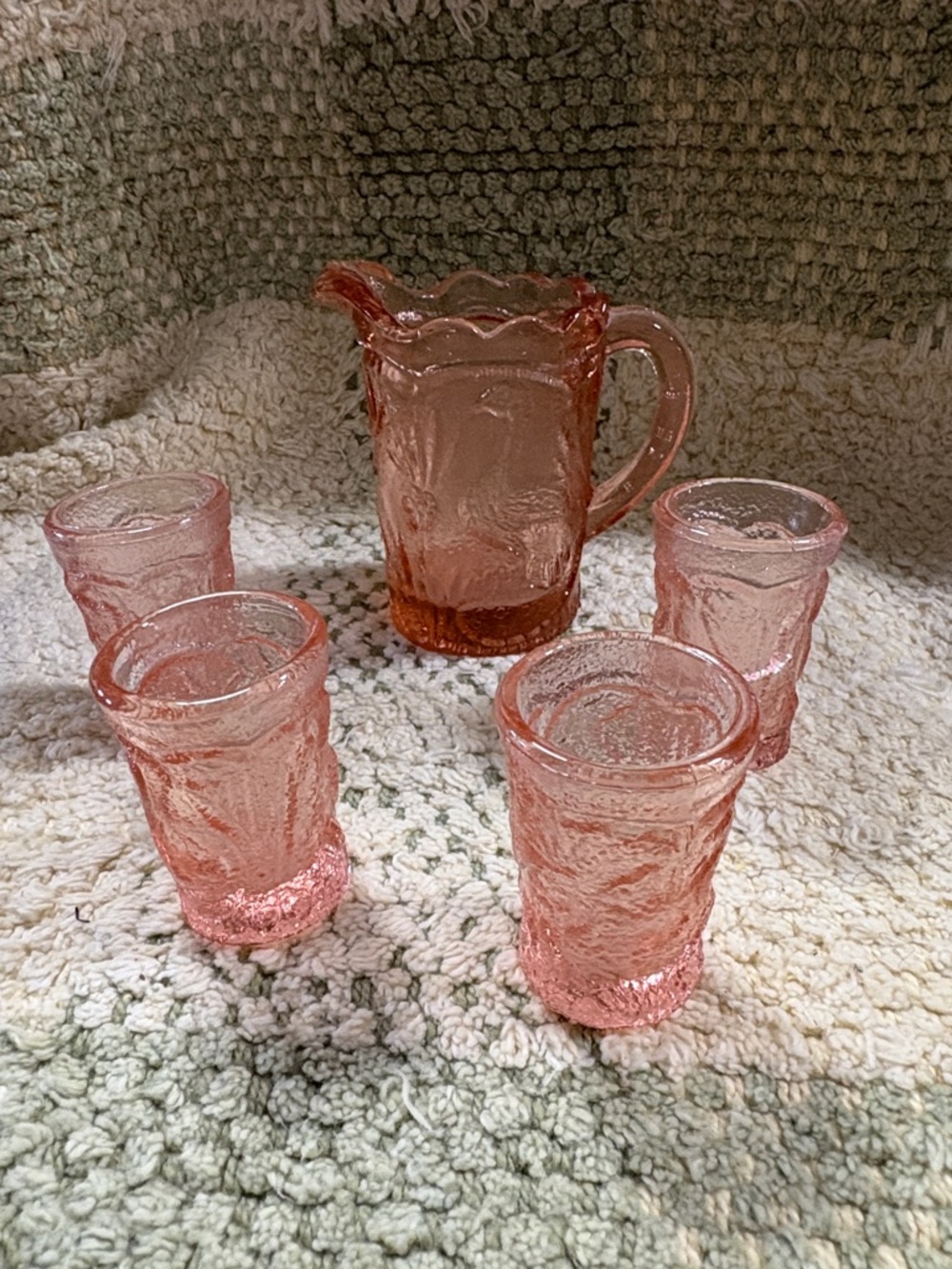 Vintage Summit Miniature Pitcher And Tumblers Pink Glass Peacock Bird 5 Pc Set